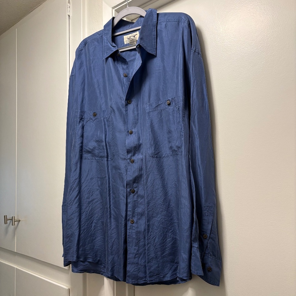 Vintage Chiamare blue 100% silk shirt - size large